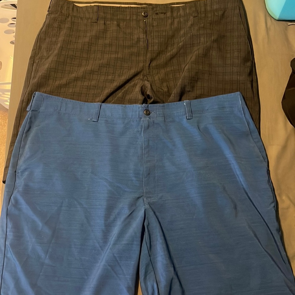 Pair of Ben Hogan golf shorts size 42 blue and black patterned
